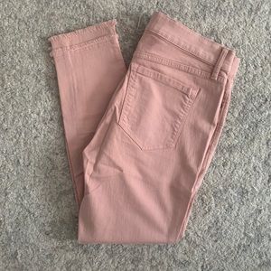 Modern Skinny Jeans with Frayed Detail